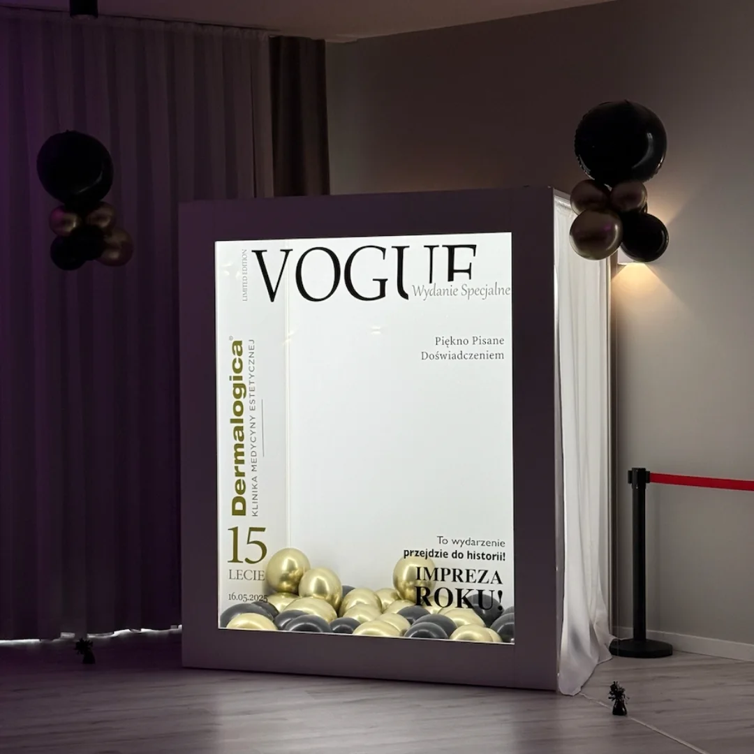 FotoBOX z personalizowaną ramą i dekoracją balonową na urodzinach