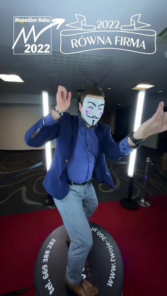 Kadr filmu - Równa Firma i Menedżer Roku